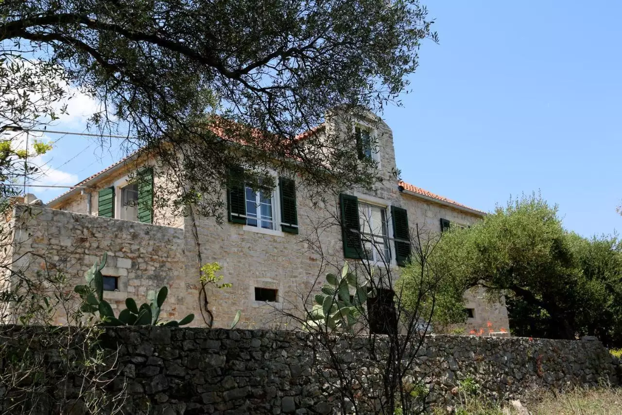 Villa 450m² in Croatia, Starigrad. Priced at 1050000€ rent photo-9