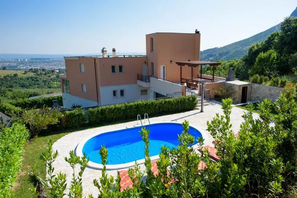 Villa 450m² in Croatia, Solin. Priced at 1500000€ rent photo-1