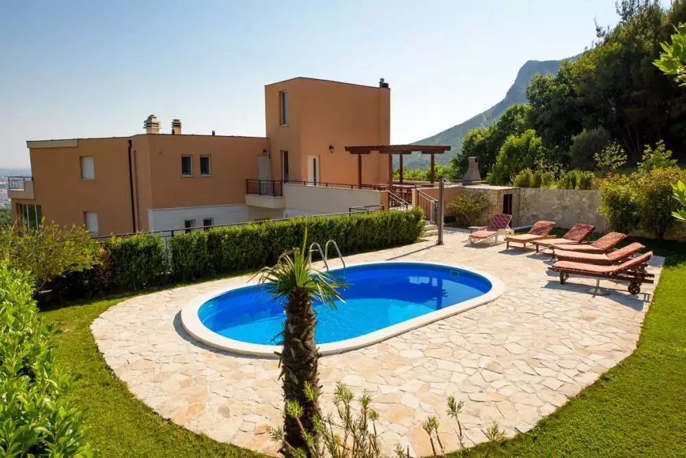 Villa 450m² in Croatia, Solin. Priced at 1500000€ rent photo-3