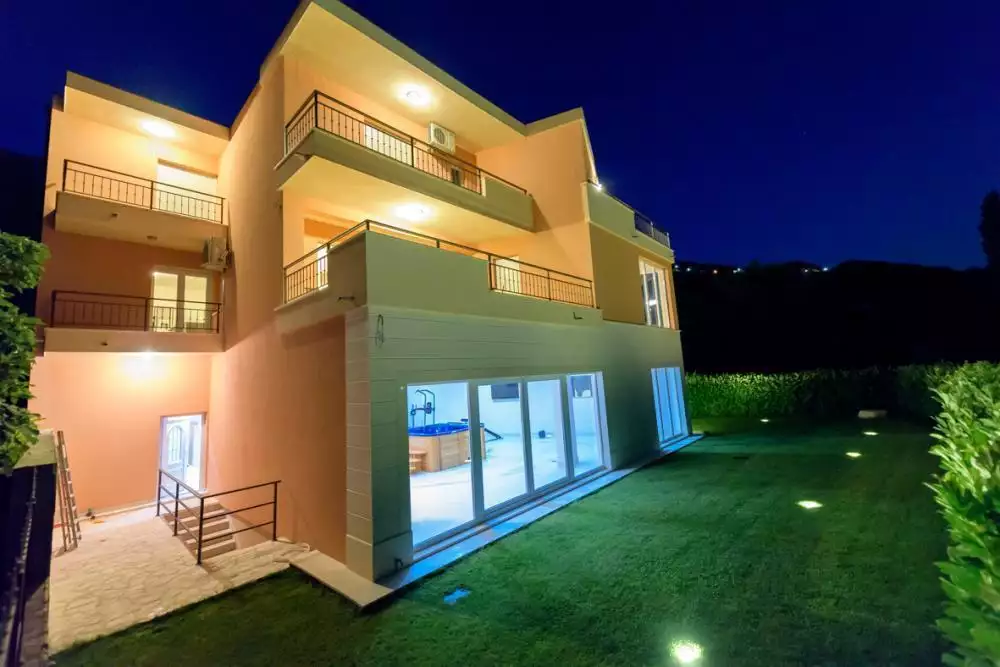 Villa 450m² in Croatia, Solin. Priced at 1500000€ rent photo-4
