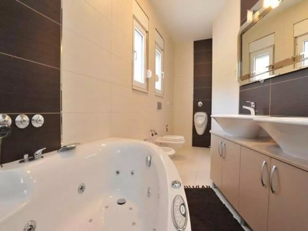 Villa 450m² in Croatia, Solin. Priced at 1500000€ rent photo-12