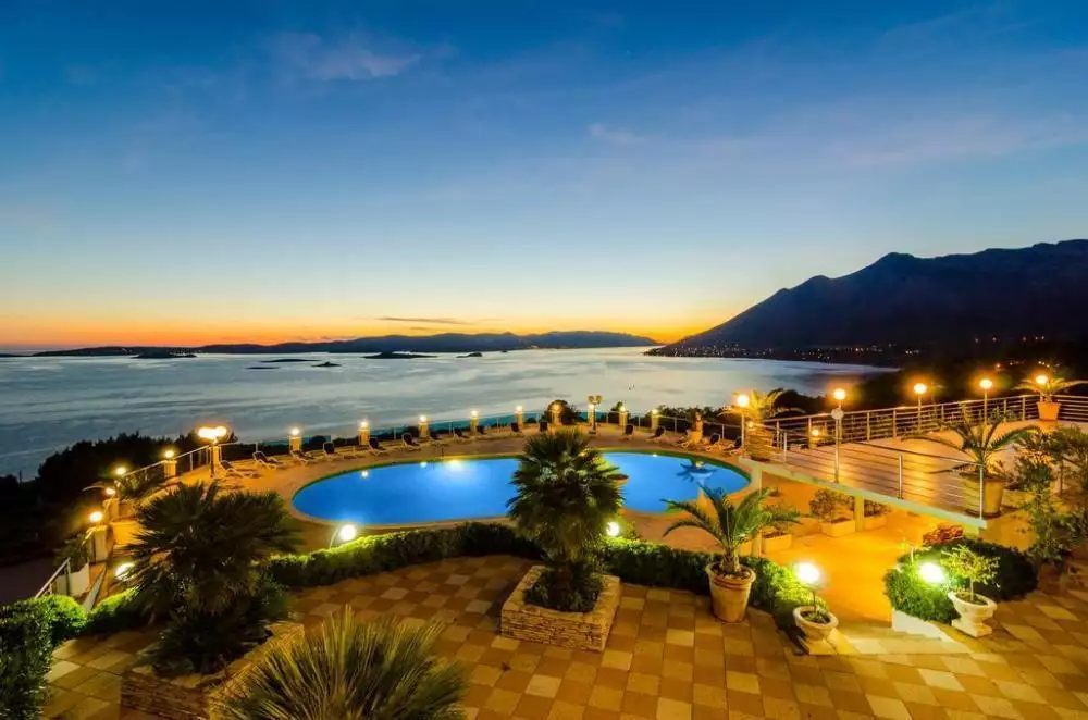 Hotels 2400m² in Croatia, Pejesac. Priced at 3700000€ rent photo-1