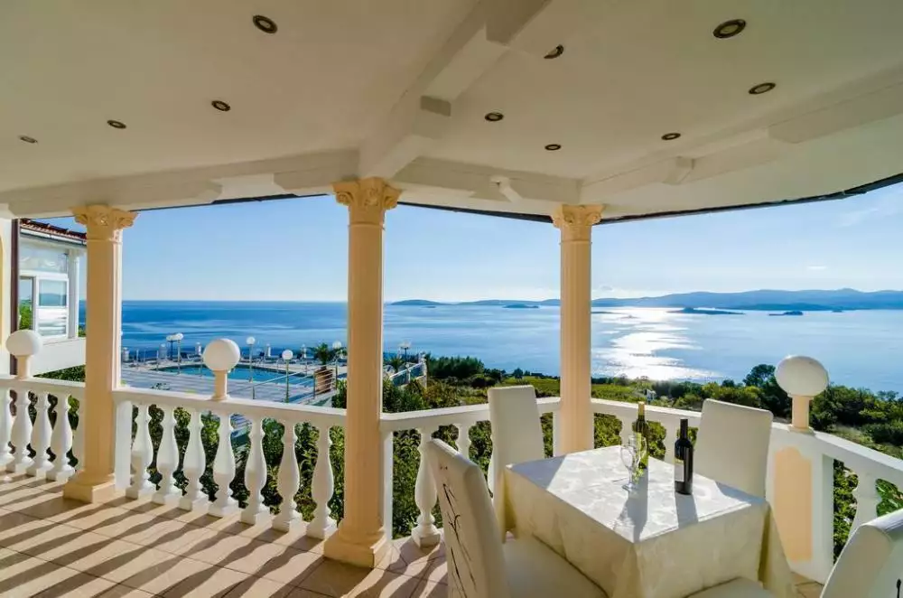 Hotels 2400m² in Croatia, Pejesac. Priced at 3700000€ rent photo-2