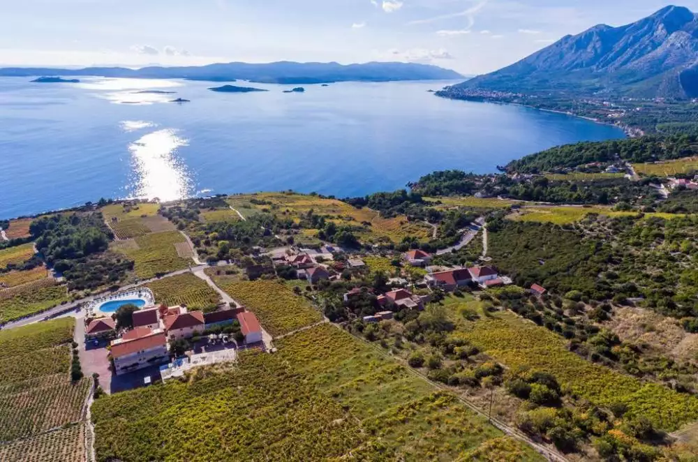 Hotels 2400m² in Croatia, Pejesac. Priced at 3700000€ rent photo-3