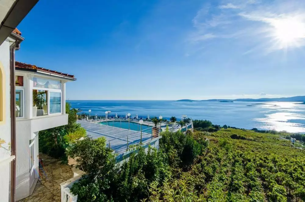 Hotels 2400m² in Croatia, Pejesac. Priced at 3700000€ rent photo-4