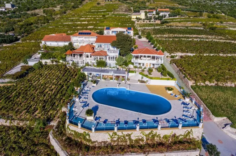 Hotels 2400m² in Croatia, Pejesac. Priced at 3700000€ rent photo-5