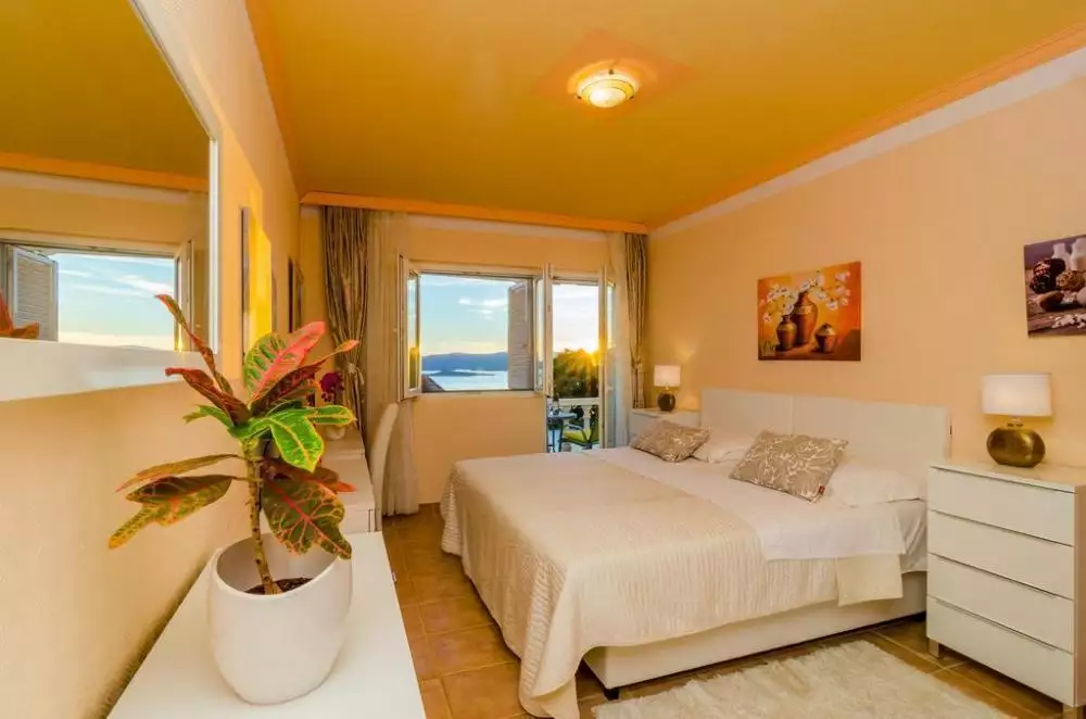 Hotels 2400m² in Croatia, Pejesac. Priced at 3700000€ rent photo-8