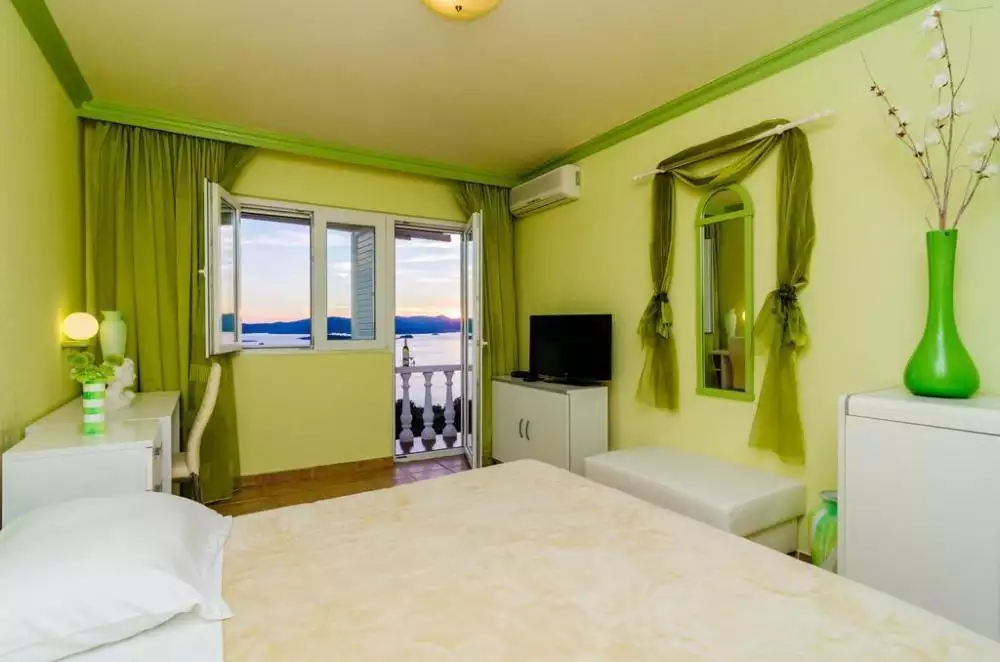 Hotels 2400m² in Croatia, Pejesac. Priced at 3700000€ rent photo-9