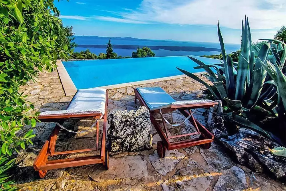 Villa 350m² in Croatia, Jelsa. Priced at 2500000€ rent photo-1