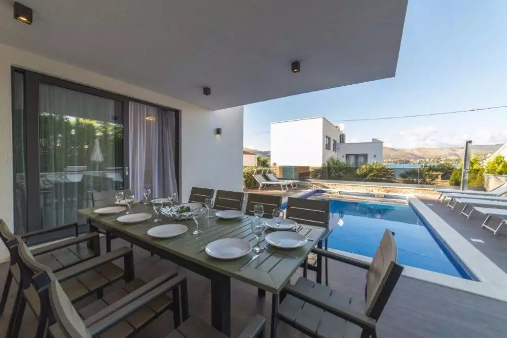 Villa 300m² in Croatia, Ciovo. Priced at 1800000€ rent photo-7