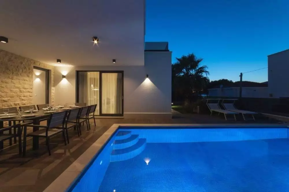 Villa 300m² in Croatia, Ciovo. Priced at 1800000€ rent photo-24