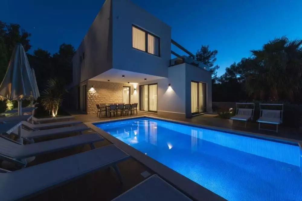 Villa 300m² in Croatia, Ciovo. Priced at 1800000€ rent photo-25