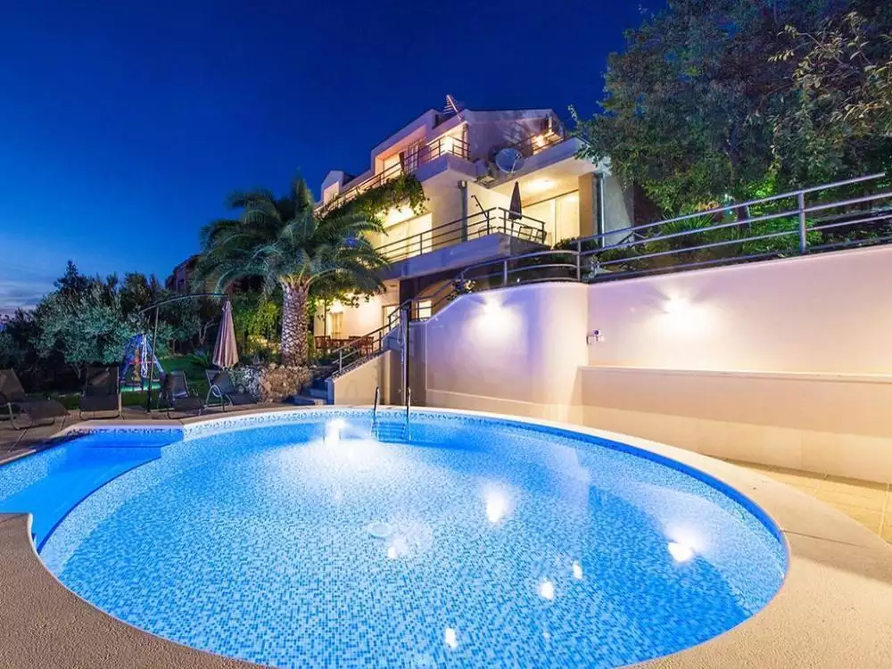 Villa 350m² in Croatia, Makarska. Priced at 920000€ rent photo-1