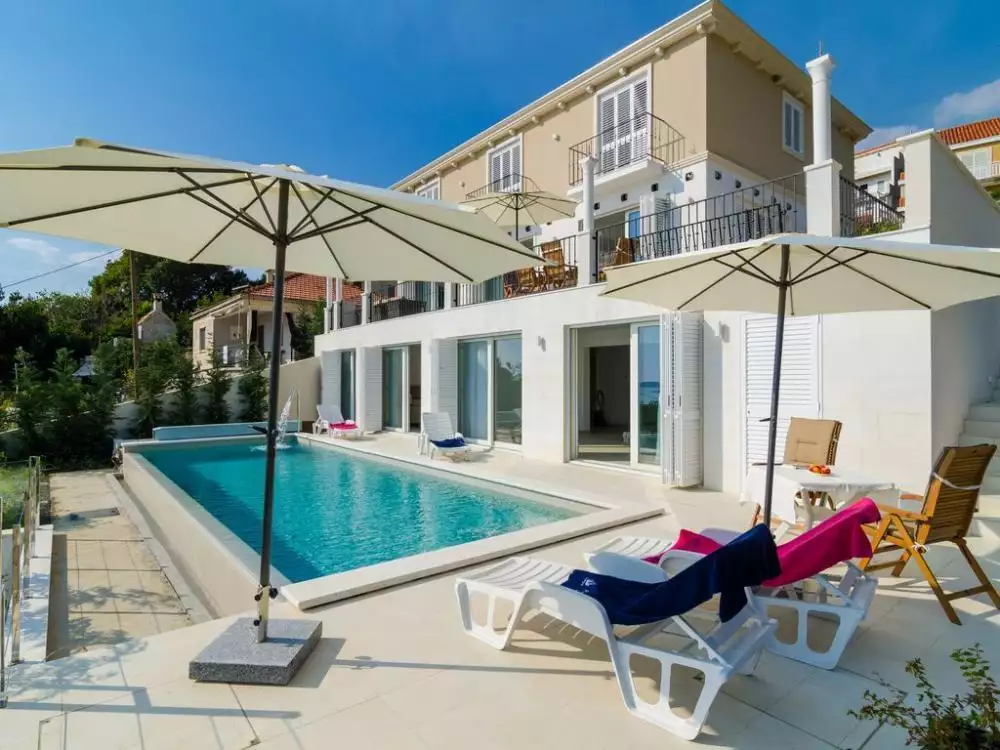 Villa 360m² in Croatia, Dubrovnik. Priced at 3000000€ rent photo-2
