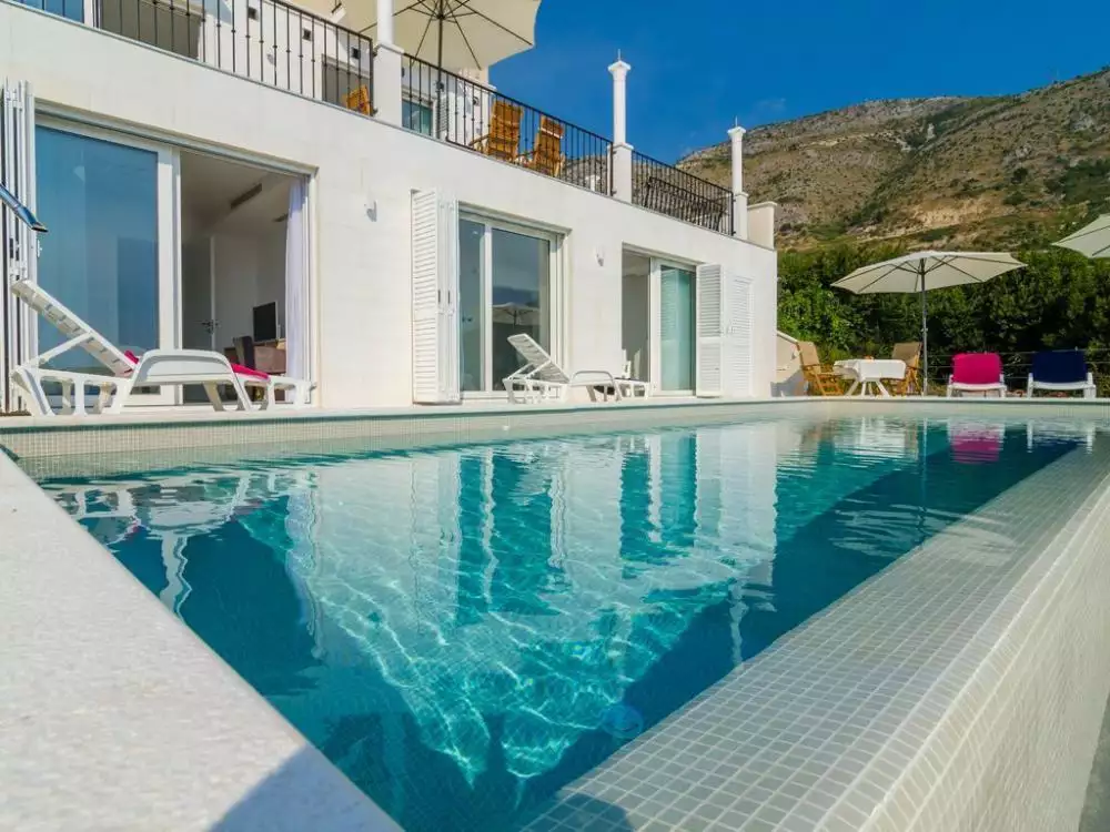 Villa 360m² in Croatia, Dubrovnik. Priced at 3000000€ rent photo-3