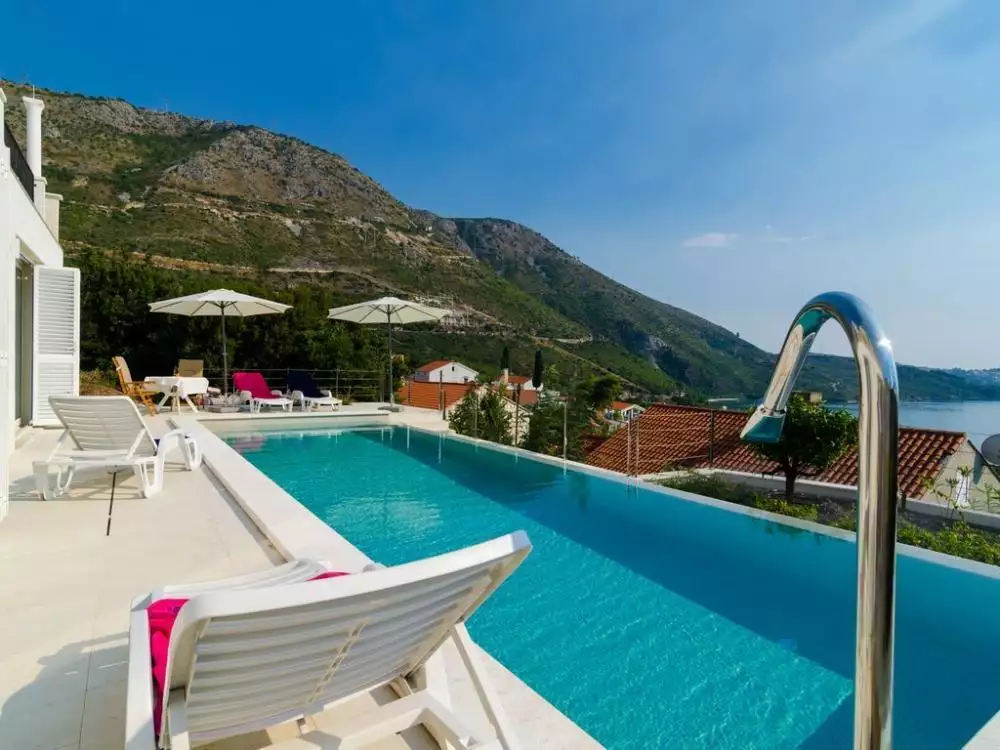 Villa 360m² in Croatia, Dubrovnik. Priced at 3000000€ rent photo-4