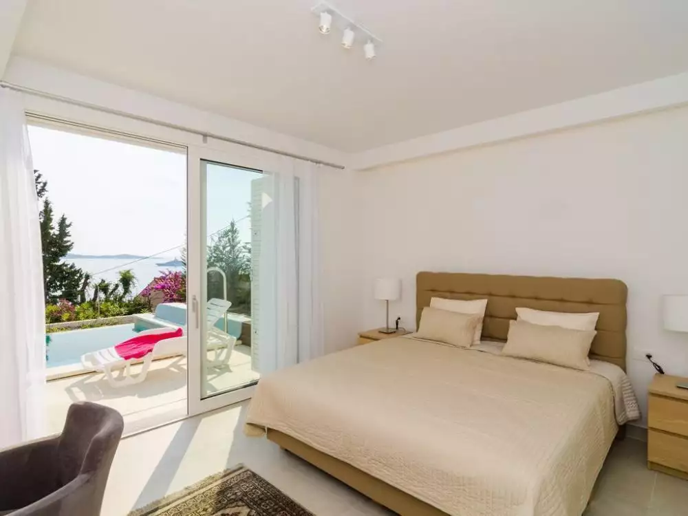 Villa 360m² in Croatia, Dubrovnik. Priced at 3000000€ rent photo-5