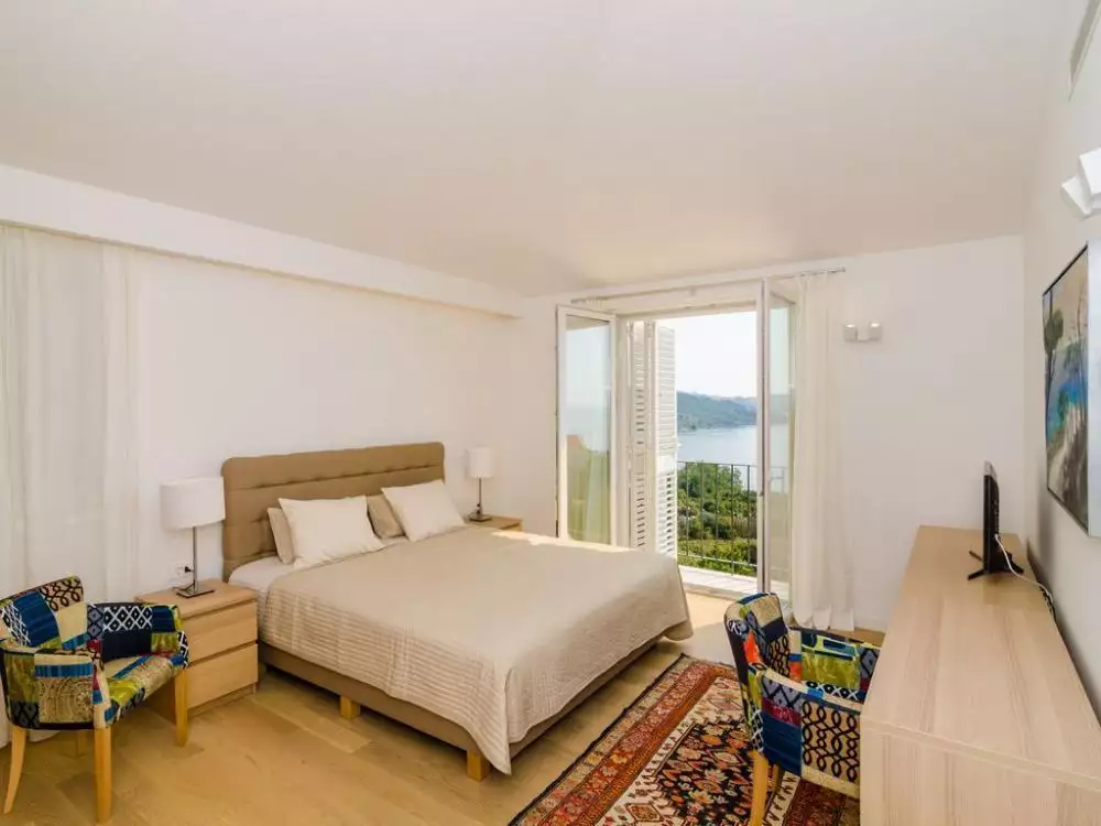 Villa 360m² in Croatia, Dubrovnik. Priced at 3000000€ rent photo-6