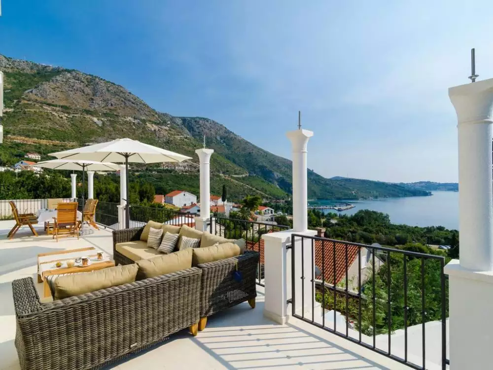 Villa 360m² in Croatia, Dubrovnik. Priced at 3000000€ rent photo-11