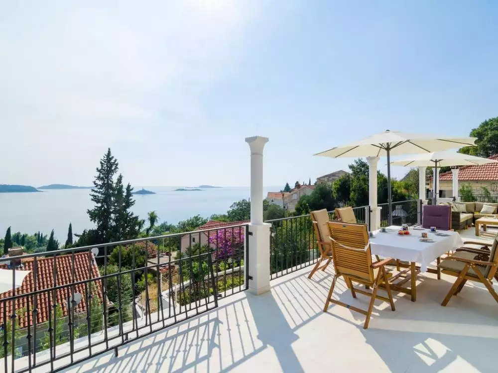 Villa 360m² in Croatia, Dubrovnik. Priced at 3000000€ rent photo-13