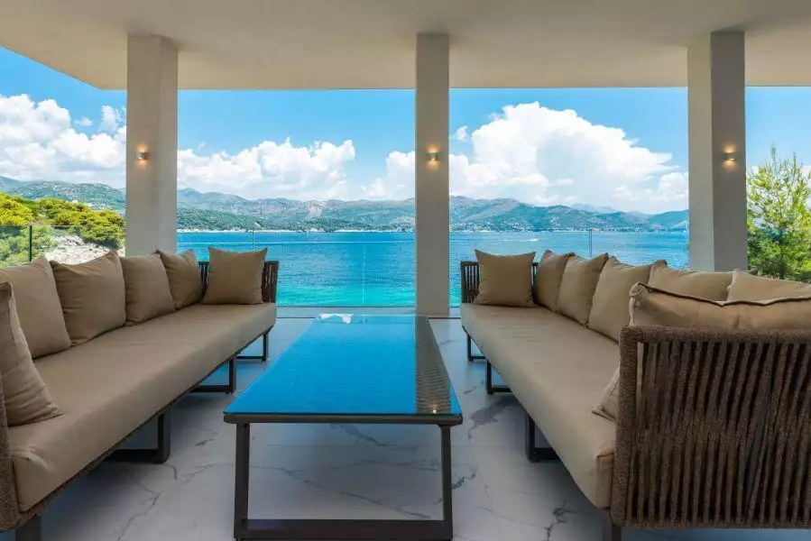 Villa 365m² in Croatia, Elafiti. Priced at 3500000€ rent photo-5