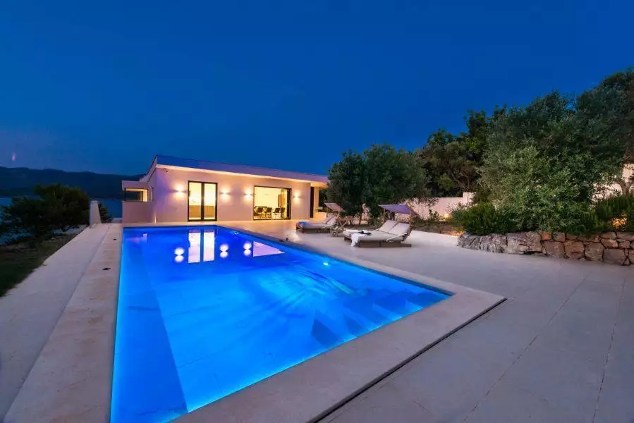 Villa 365m² in Croatia, Elafiti. Priced at 3500000€ rent photo-25