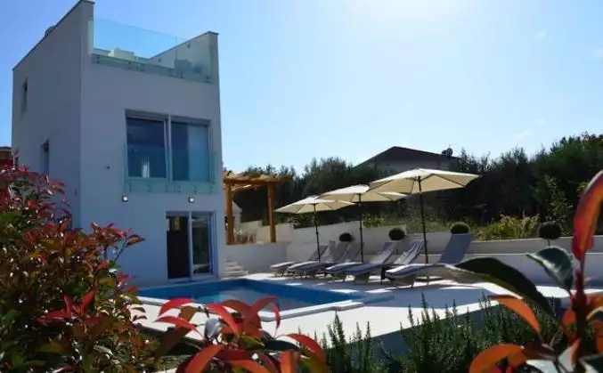Villa 200m² in Croatia, Ciovo. Priced at 800000€ rent photo-1