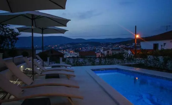 Villa 200m² in Croatia, Ciovo. Priced at 800000€ rent photo-4