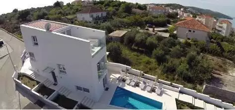 Villa 200m² in Croatia, Ciovo. Priced at 800000€ rent photo-5
