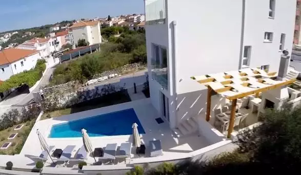 Villa 200m² in Croatia, Ciovo. Priced at 800000€ rent photo-12
