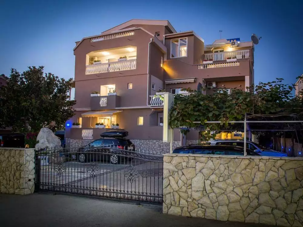 Hotels 1200m² in Croatia, Borik. Priced at 3000000€ rent photo-1