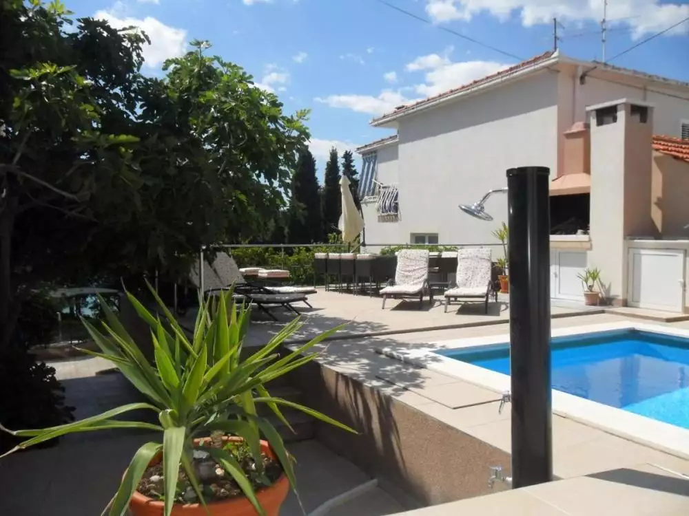 Hotels 460m² in Croatia, Ciovo. Priced at 1000000€ rent photo-18