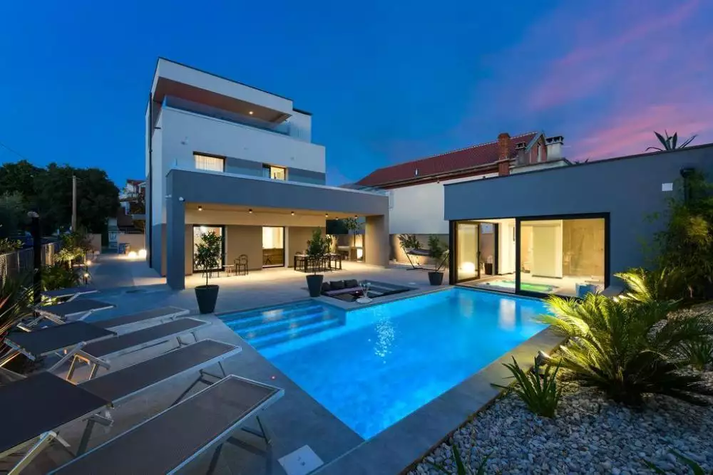 Villa 355m² in Croatia, Zadar. Priced at 2000000€ rent photo-4