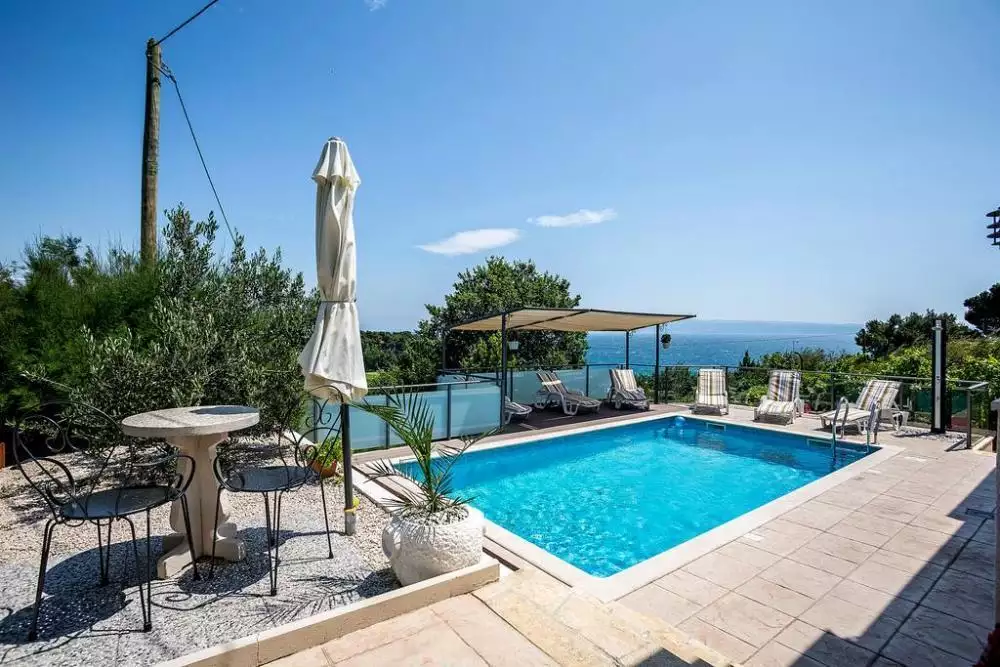Villa 200m² in Croatia, Trstenik. Priced at 1500000€ rent photo-1
