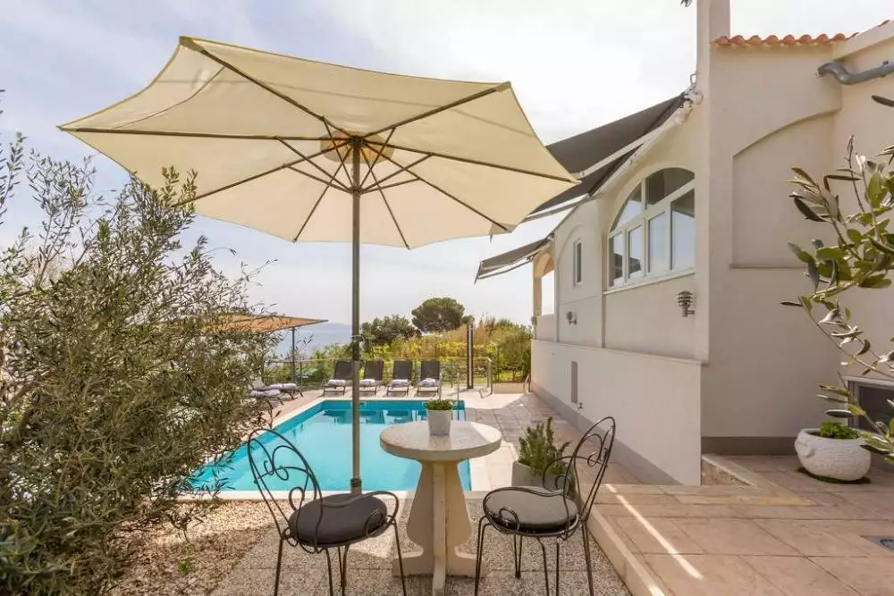 Villa 200m² in Croatia, Trstenik. Priced at 1500000€ rent photo-4
