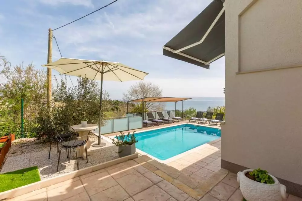 Villa 200m² in Croatia, Trstenik. Priced at 1500000€ rent photo-5