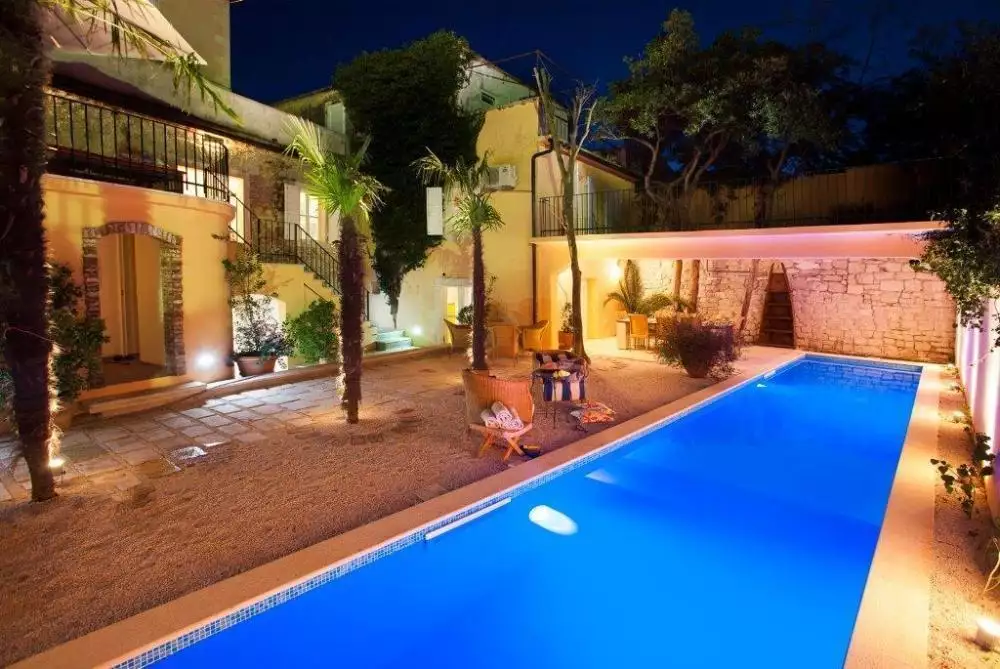 Villa 600m² in Croatia, Jelsa. Priced at 2500000€ rent photo-4