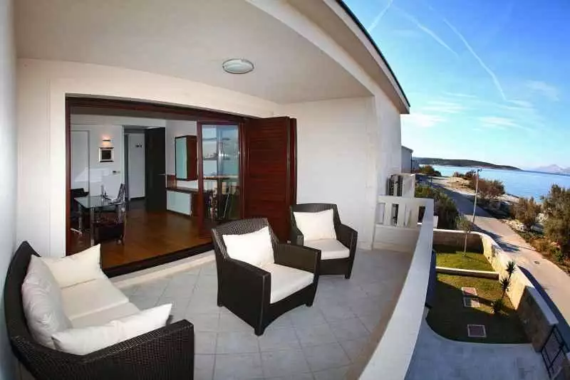 Villa 746m² in Croatia, Povlja. Priced at 1300000€ rent photo-3