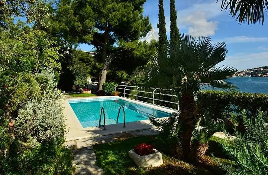 Villa 300m² in Croatia, Lozica. Priced at 2300000€ rent photo-1