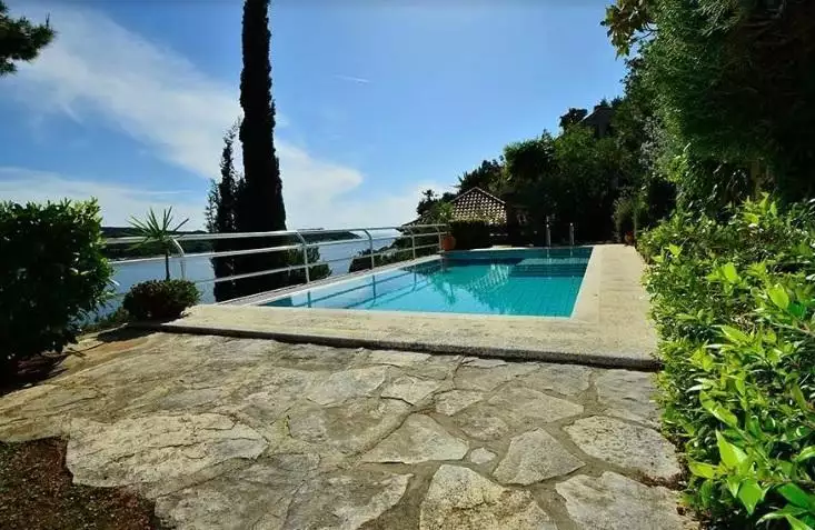 Villa 300m² in Croatia, Lozica. Priced at 2300000€ rent photo-4