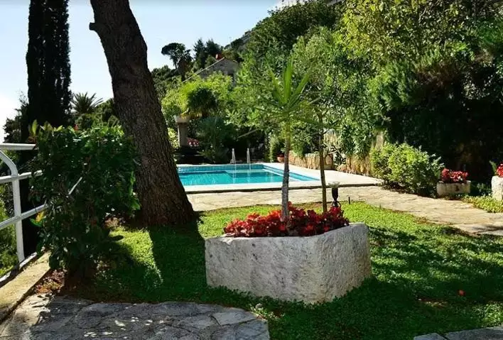 Villa 300m² in Croatia, Lozica. Priced at 2300000€ rent photo-5