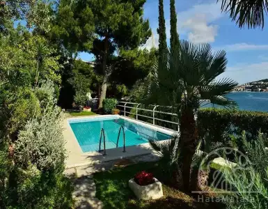 Buy in Croatia for 2300000€