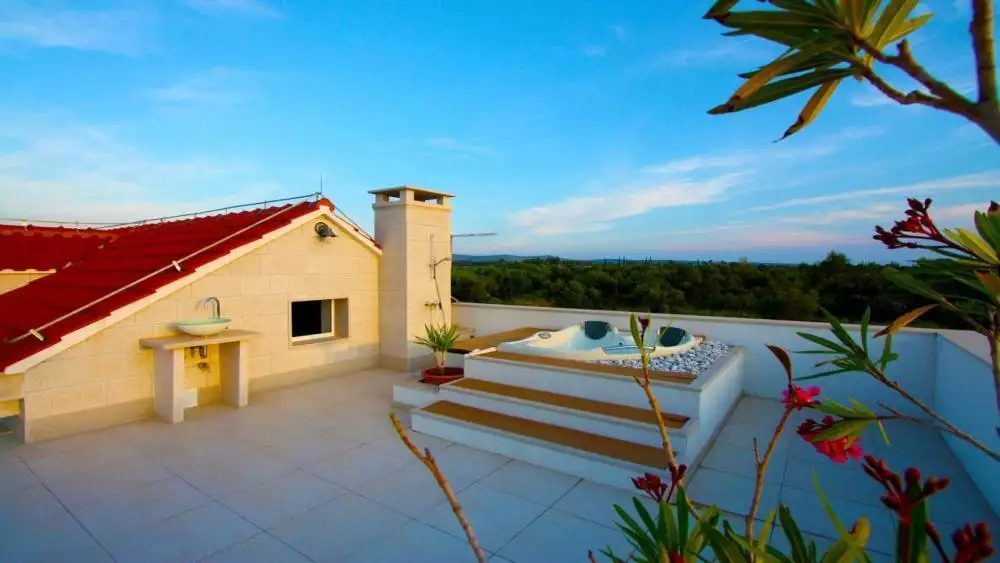 Villa 189m² in Croatia, Sutivan. Priced at 900000€ rent photo-4