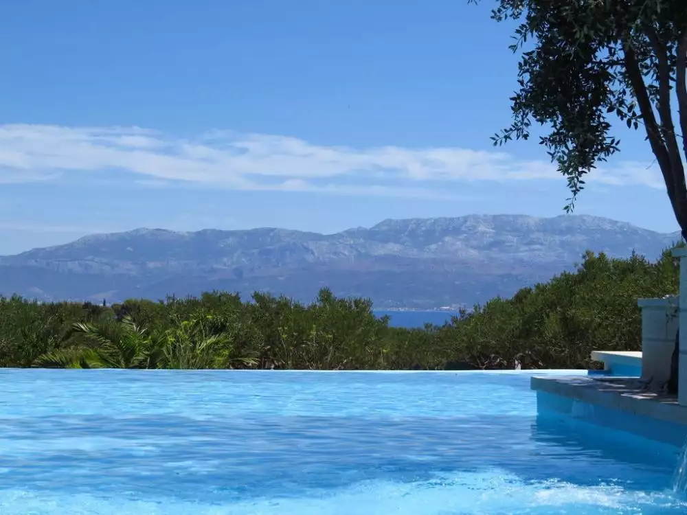 Villa 189m² in Croatia, Sutivan. Priced at 900000€ rent photo-5