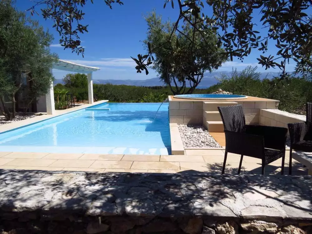 Villa 189m² in Croatia, Sutivan. Priced at 900000€ rent photo-7