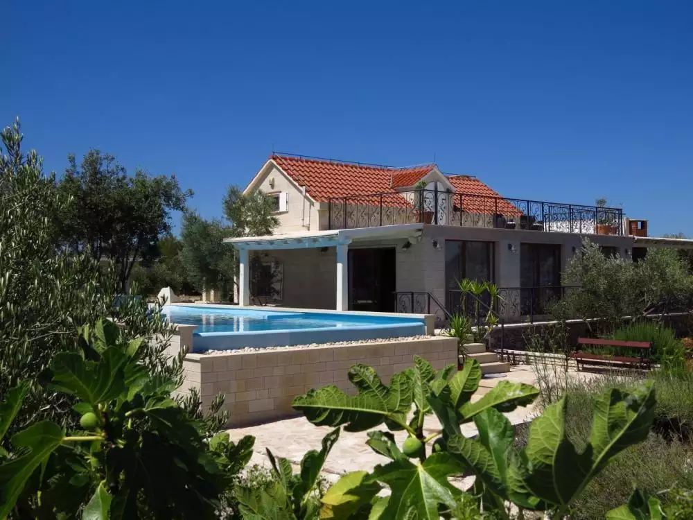 Villa 189m² in Croatia, Sutivan. Priced at 900000€ rent photo-10