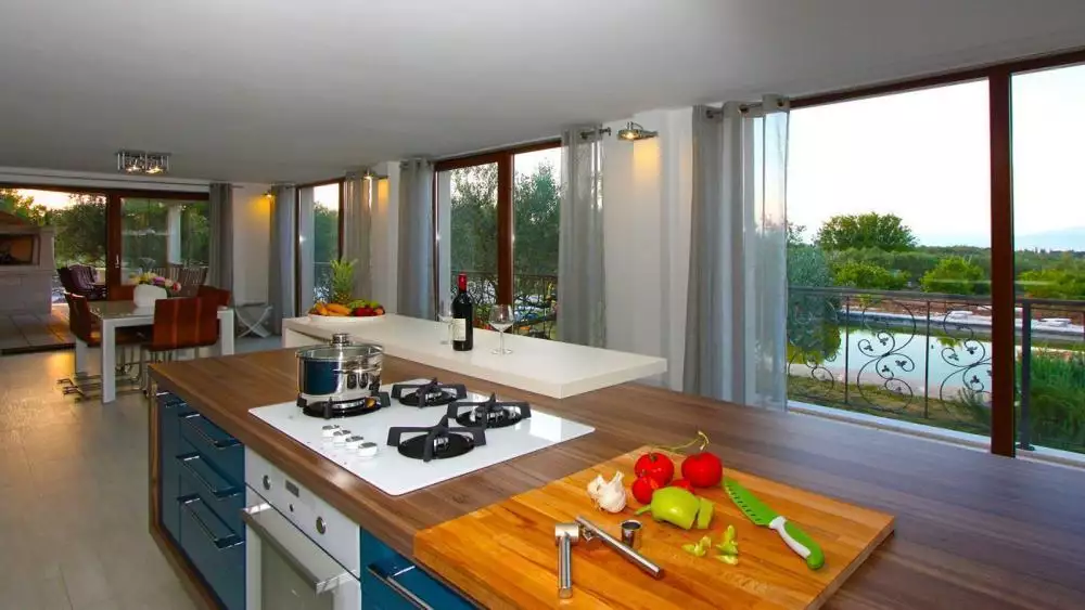 Villa 189m² in Croatia, Sutivan. Priced at 900000€ rent photo-11