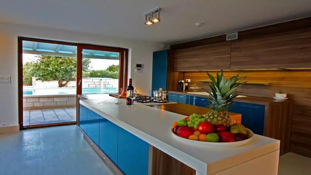 Villa 189m² in Croatia, Sutivan. Priced at 900000€ rent photo-12