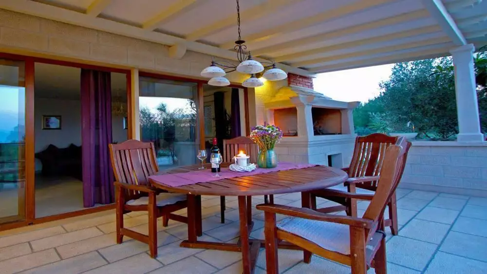 Villa 189m² in Croatia, Sutivan. Priced at 900000€ rent photo-13