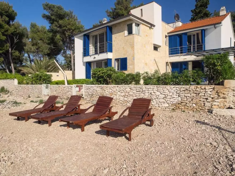 Villa 230m² in Croatia, Supetar. Priced at 1800000€ rent photo-1